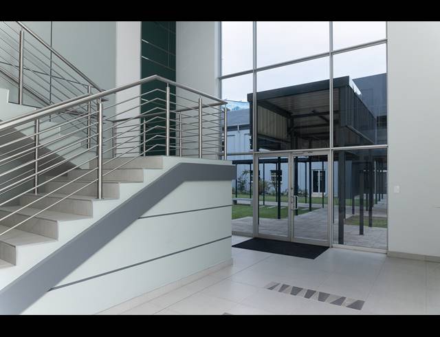 612M² OFFICE TO LET IN VORNA VALLEY